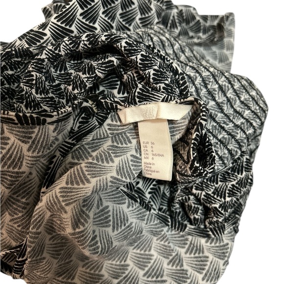 Elegant Black and White Patterned Dress - Picture 5 of 5